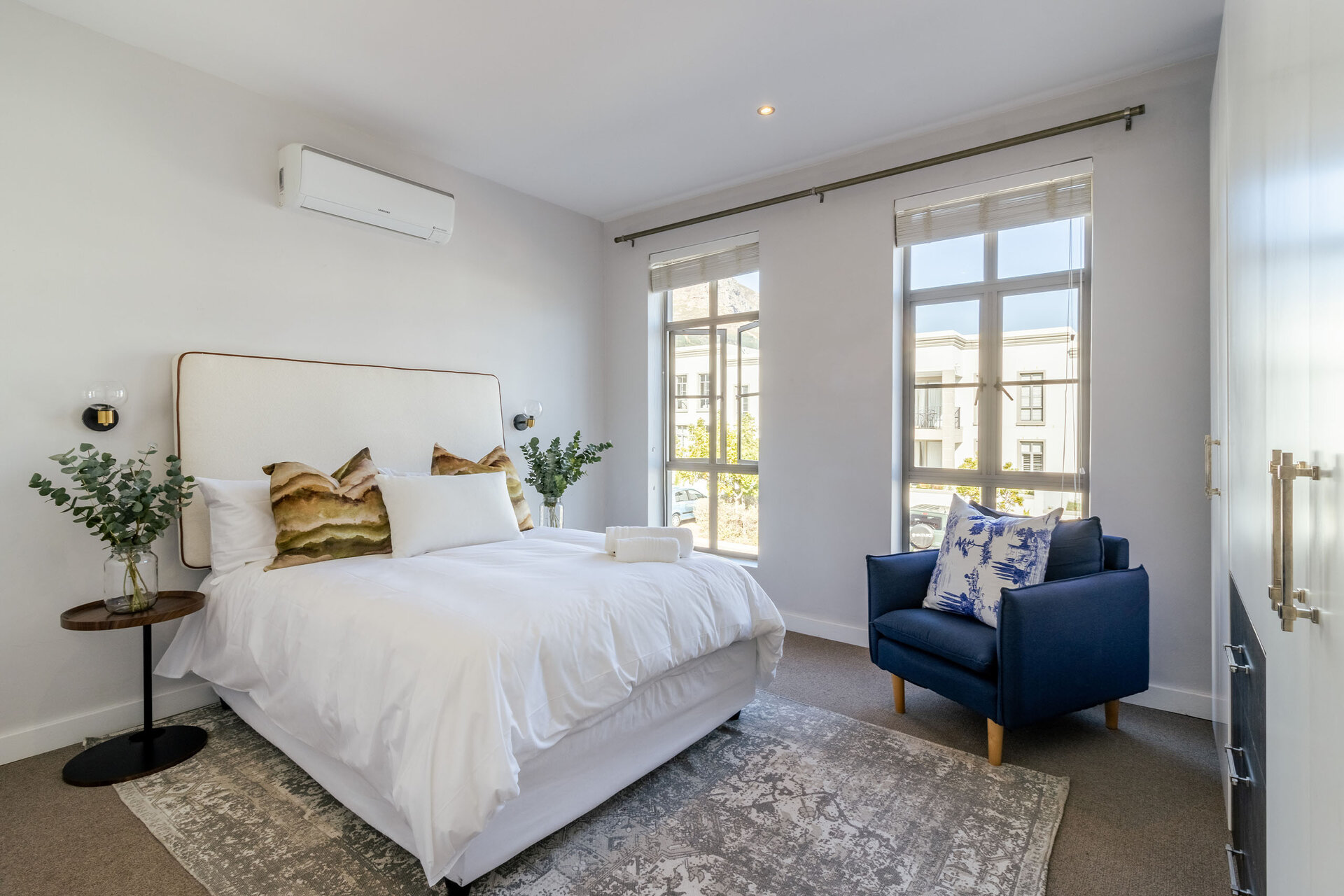 Property & Architecture 22