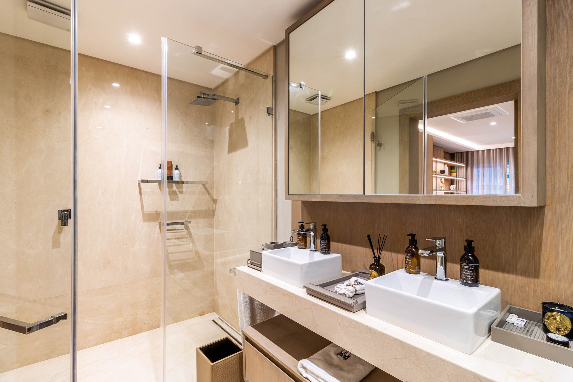 Property & Architecture 51